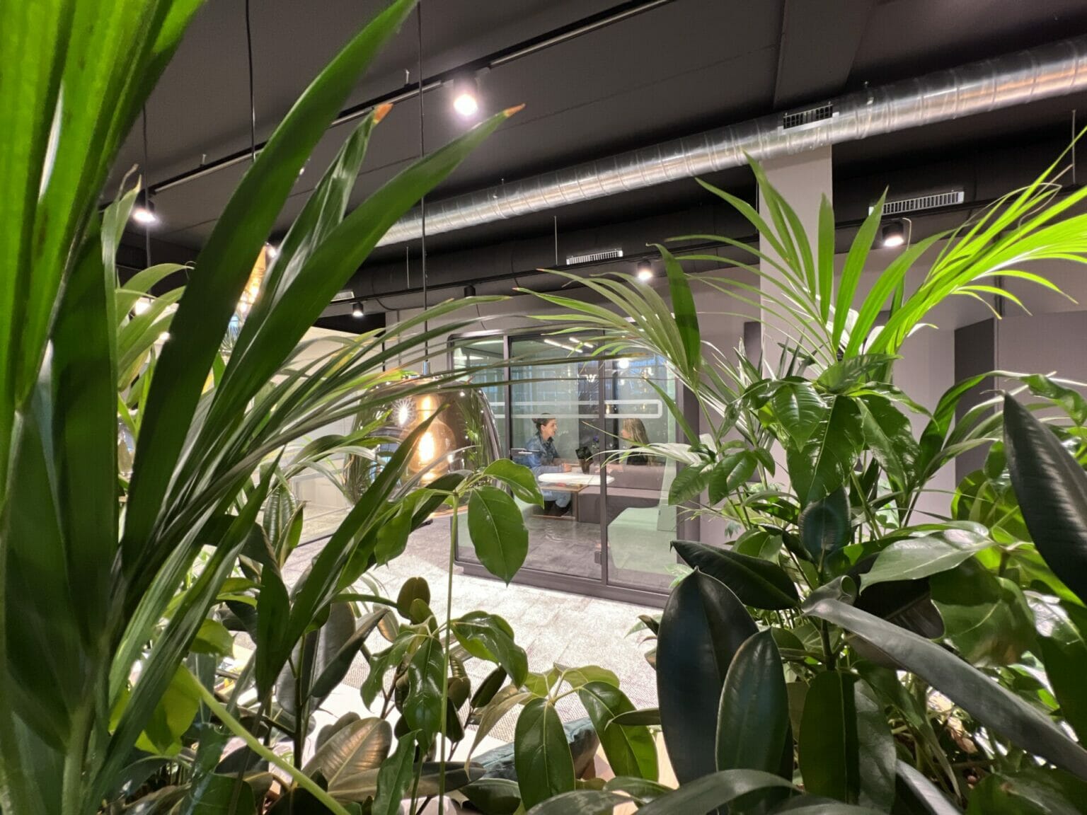 GlobalFacilities kantoorinterieur planten vergaderunit