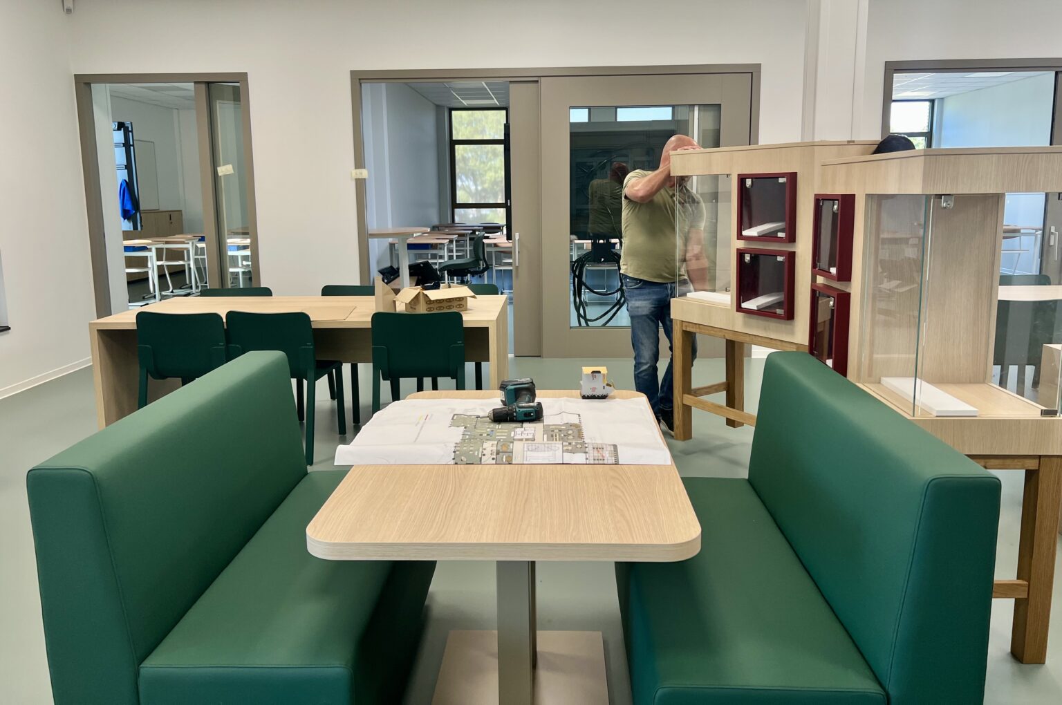 Yulius Drechtster leveren interieur school