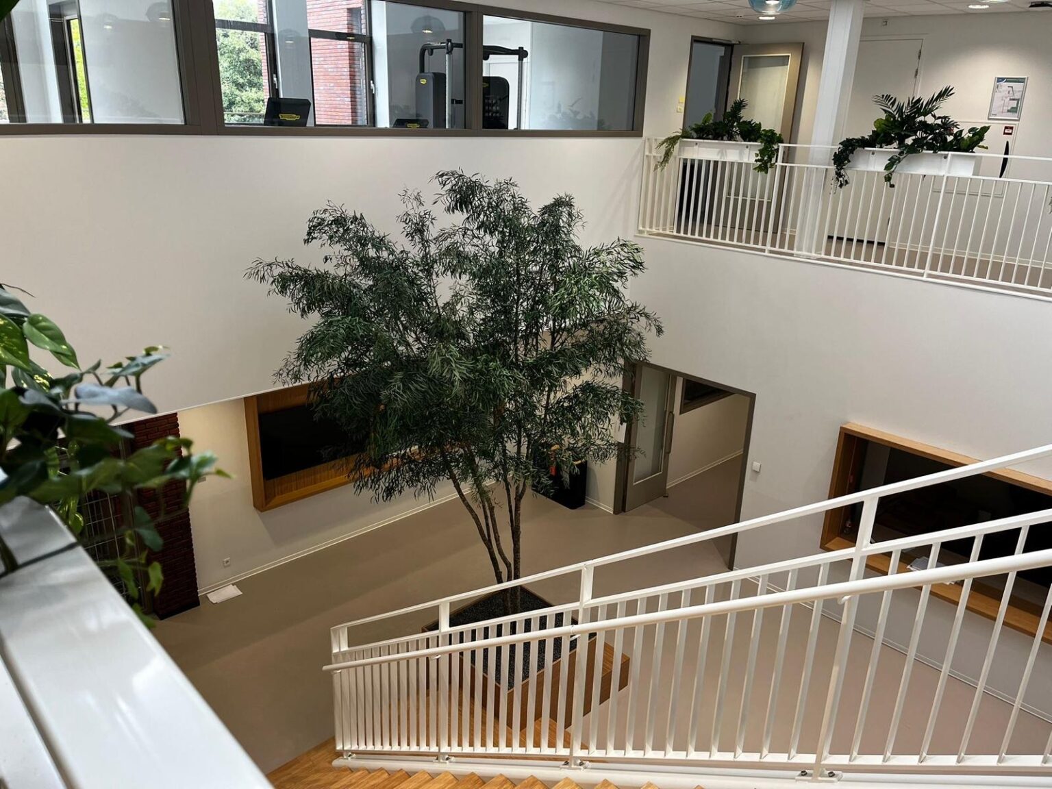 Yulius Drechtster interieur school entree met artifical boom