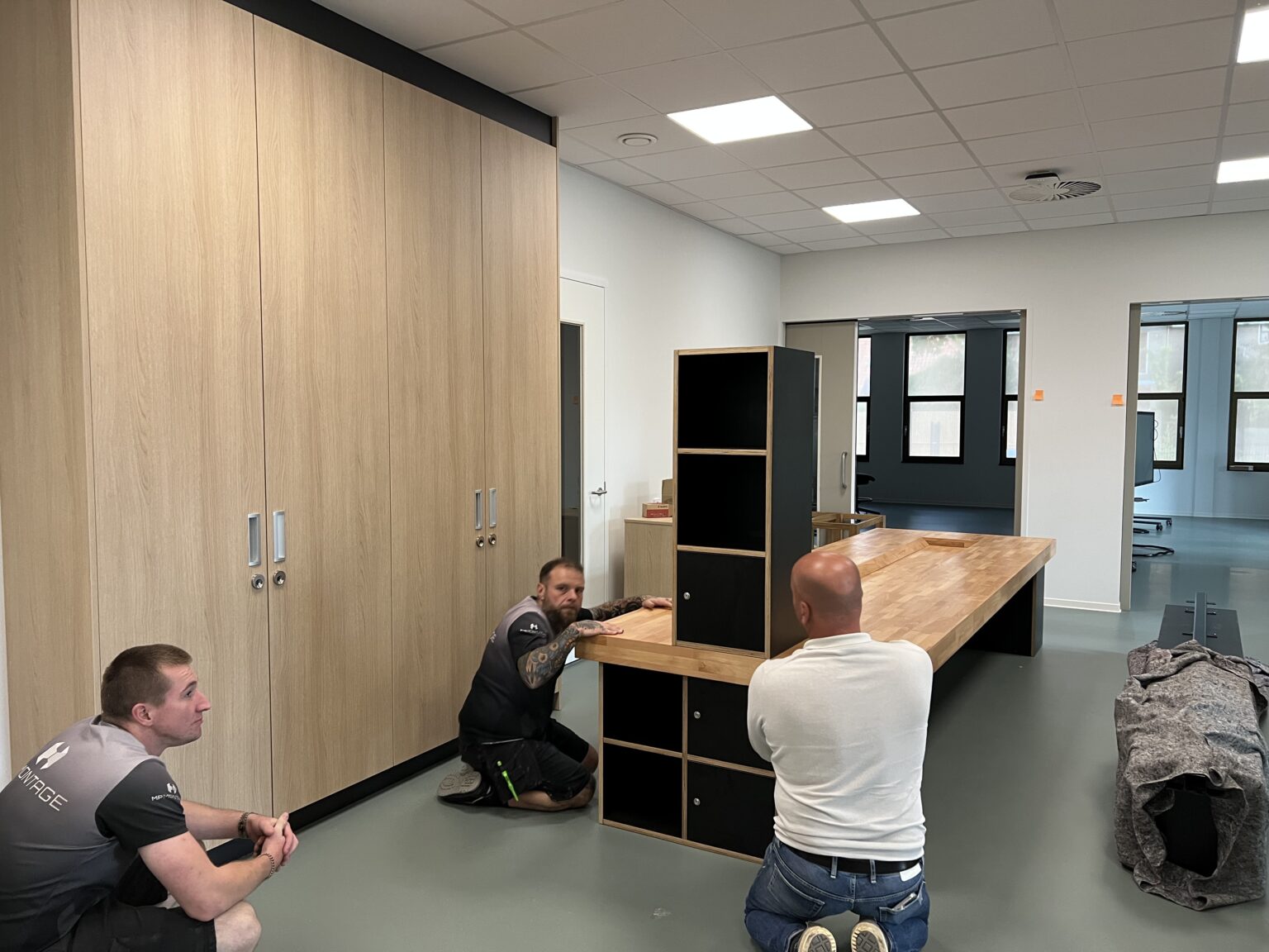Yulius Drechtster realisatie interieur school montage maatwerk meubels