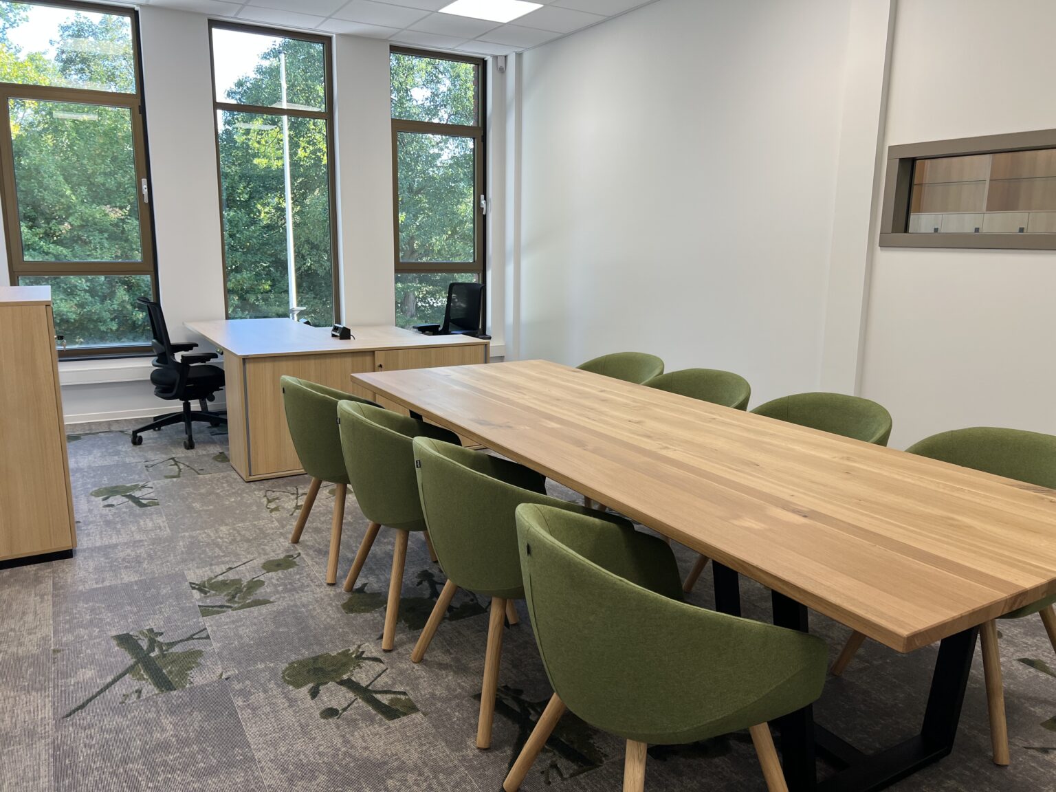 Yulius onderwijs interieur massief eiken houten tafel