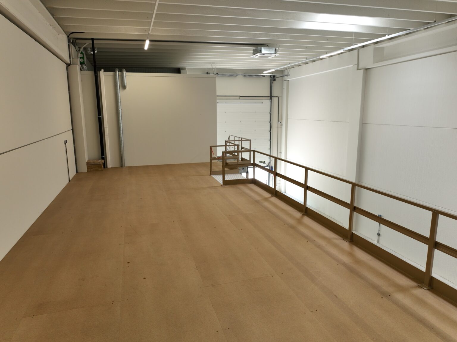 Ecustraat 69 te huur met entresolvloer