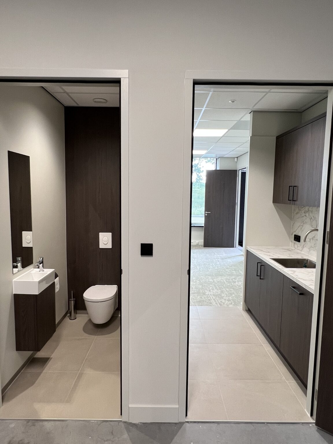 Ecustraat 69 te huur Pantry en toiletgroep