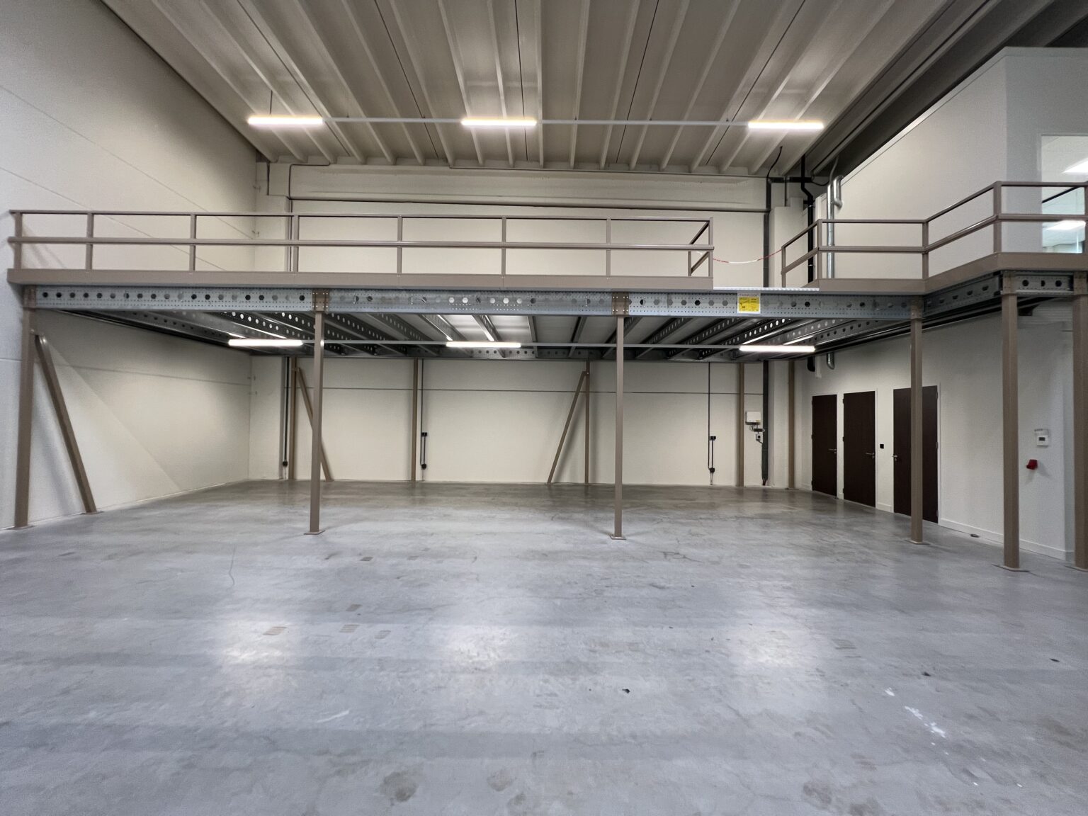 Ecustraat 69 te huur betonnenvloer-Entrsolvloer