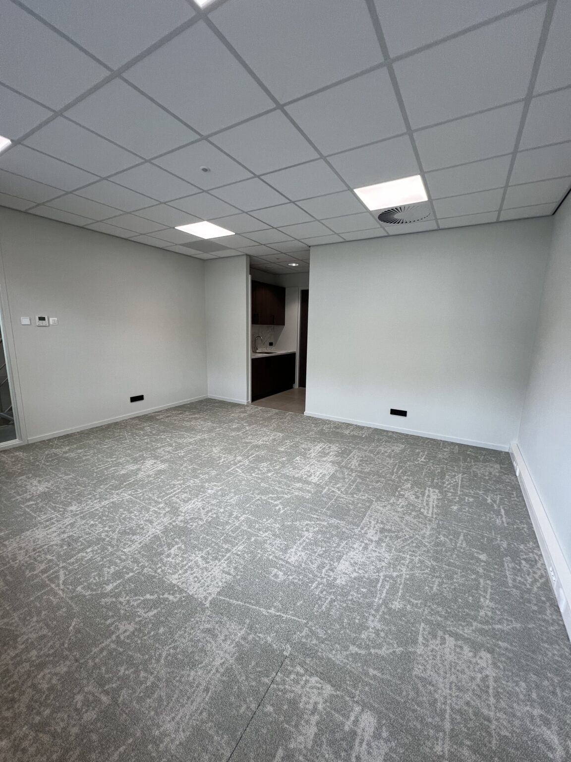 Ecustraat 69 te huur ruim kantoor met vrij uitzicht
