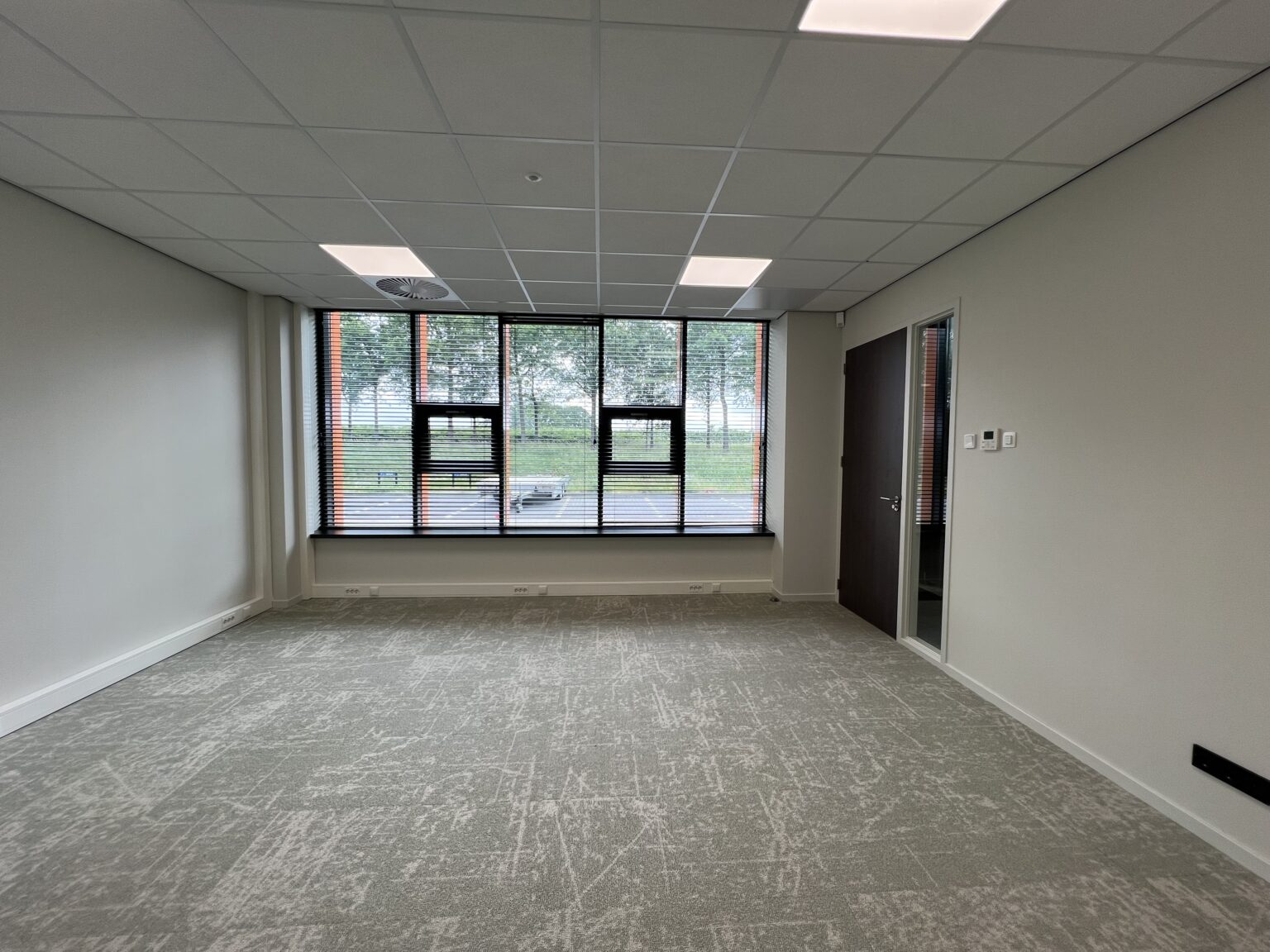 Ecustraat 69 te huur gestoffeerd inclusief vitrage