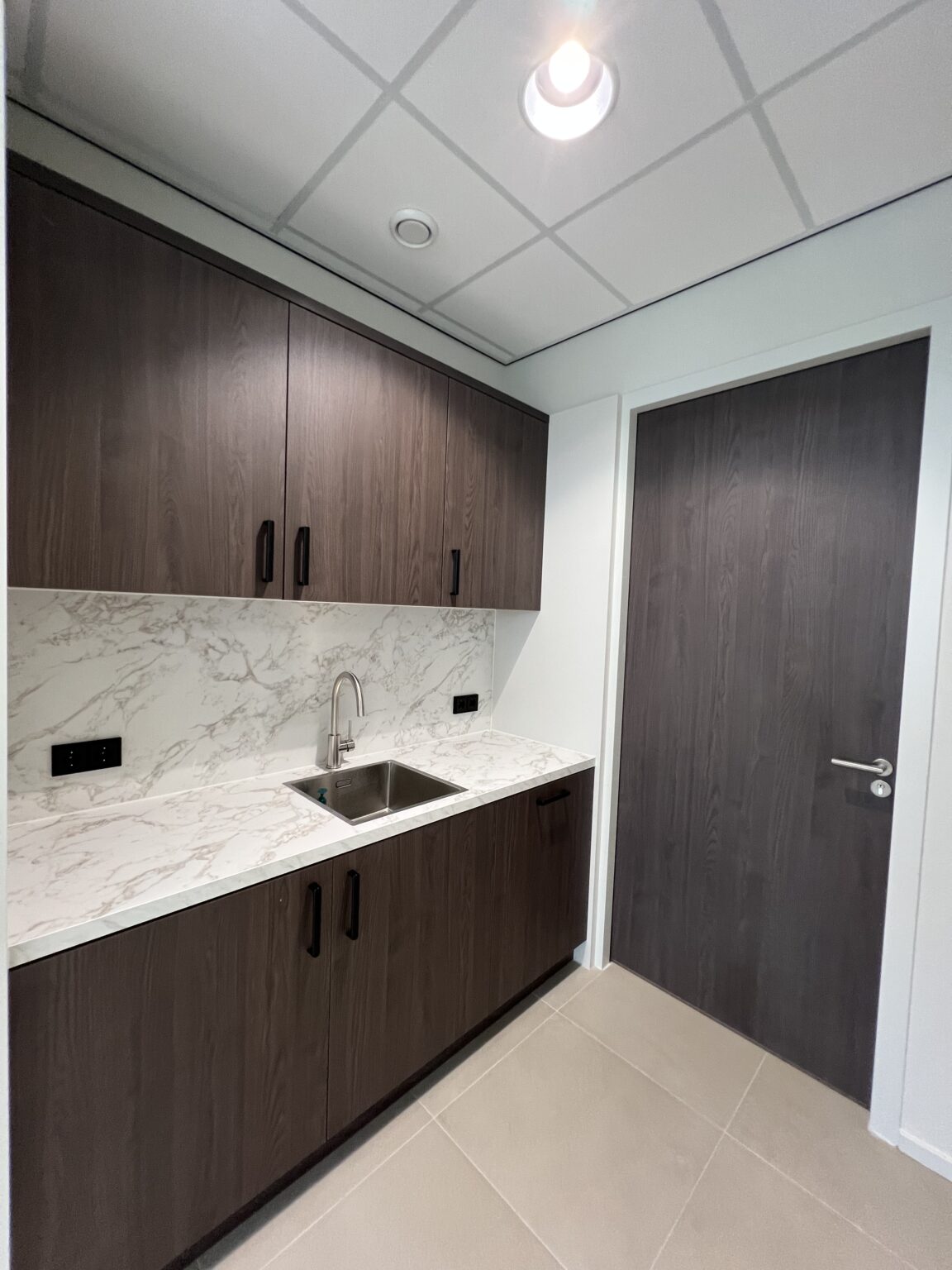 Ecustraat 69 te huur design pantry marmerlook