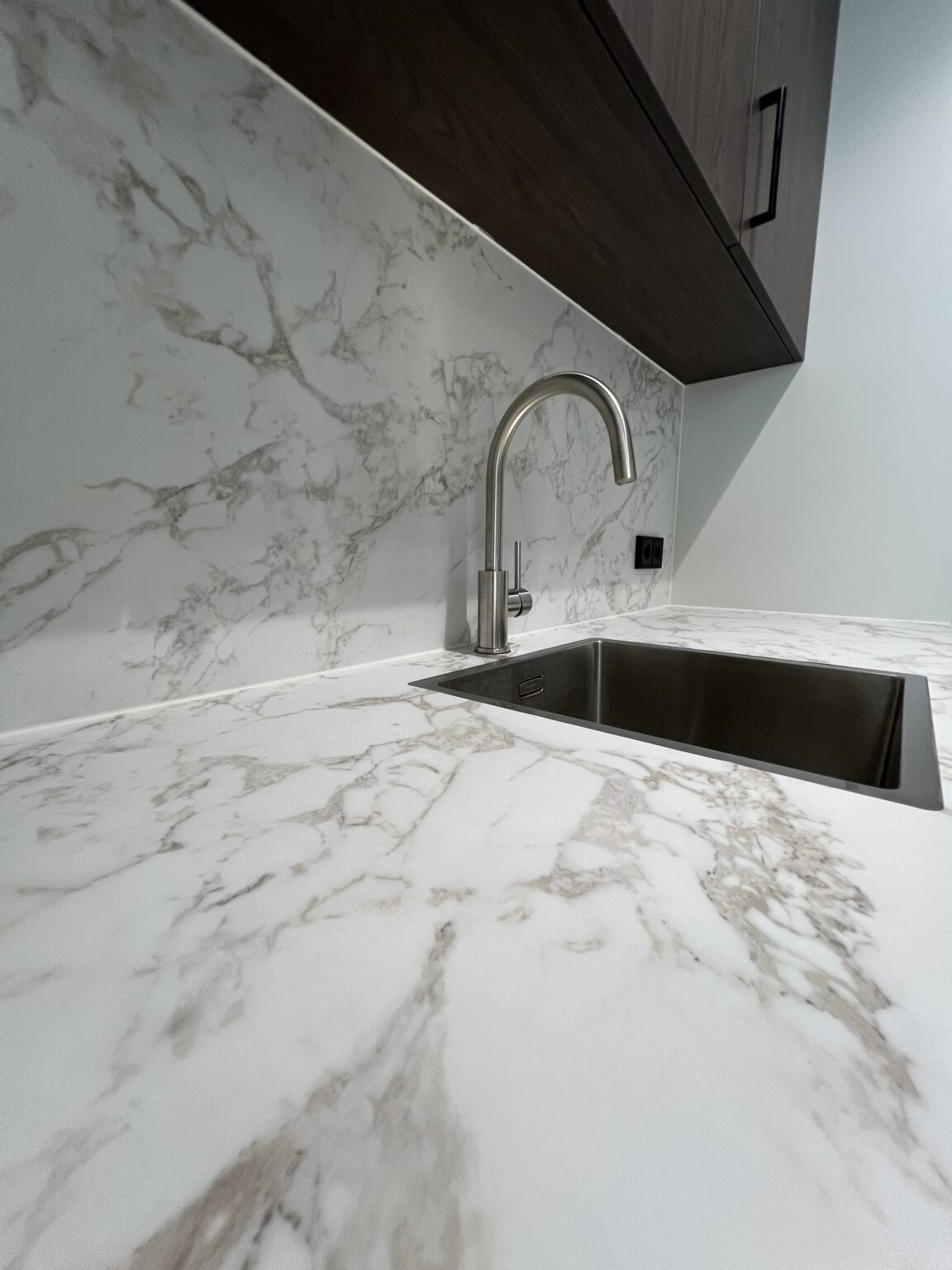 Ecustraat 69 te huur Pantry met RVS kraan en wasbak