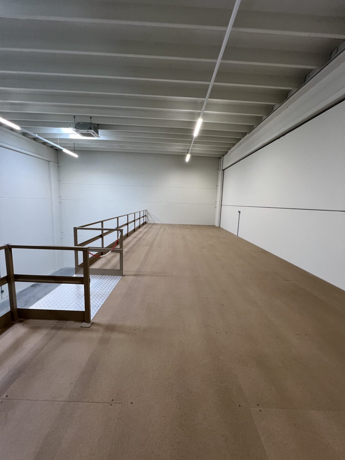 Ecustraat 69 te huur voorzien van voldoende stopcontacten