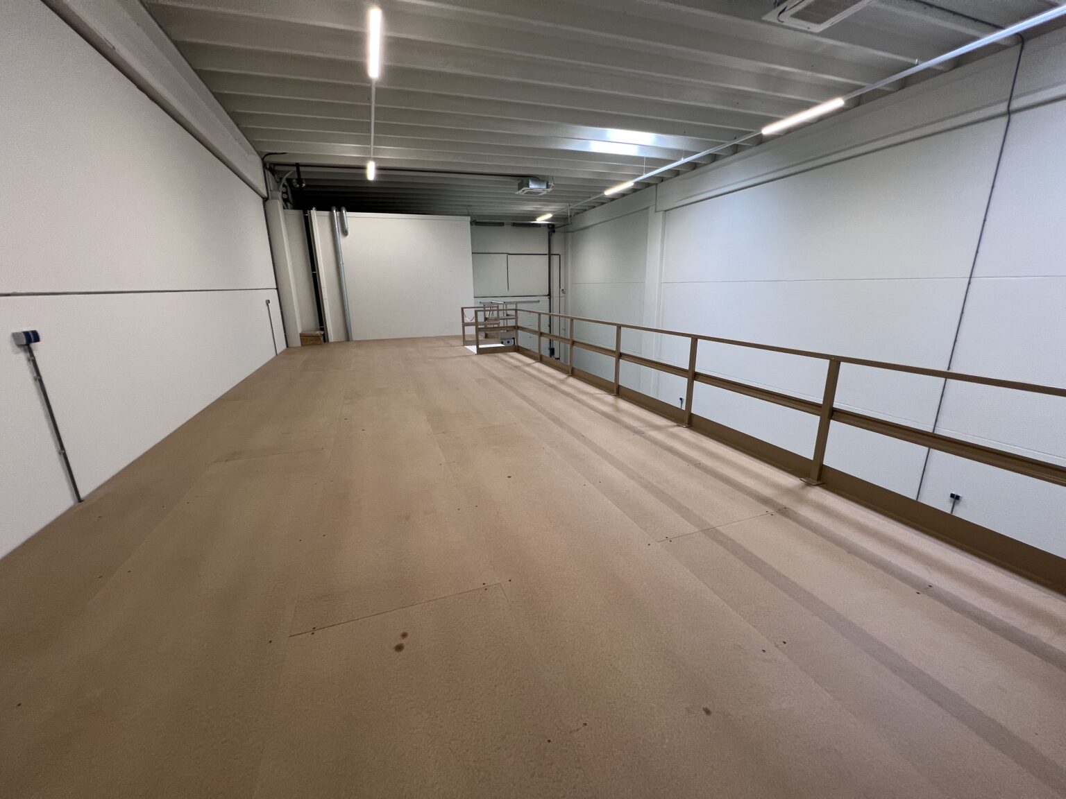 Ecustraat 69 te huur entresolvloer hout 500Kg m2
